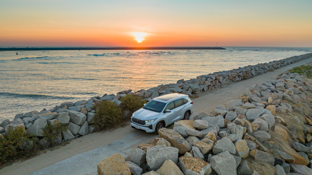 Hỗ trợ lãi suất vay chỉ từ 5,49%/năm khi mua Innova Cross Hybrid trong tháng 6. 