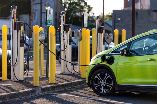 Dự luật khổng lồ của Mỹ sẽ cắt tín dụng thuế EV trị giá 7.500 USD sau tháng 9 - Ảnh 1