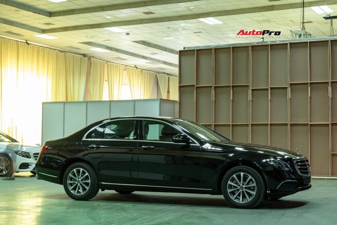 Đ&#225;nh gi&#225; nhanh Mercedes-Benz E-Class 2019: Đe doạ cả BMW 3-Series mới sắp về Việt Nam - Ảnh 16
