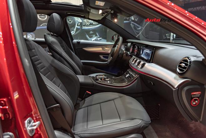 Đ&#225;nh gi&#225; nhanh Mercedes-Benz E-Class 2019: Đe doạ cả BMW 3-Series mới sắp về Việt Nam - Ảnh 5