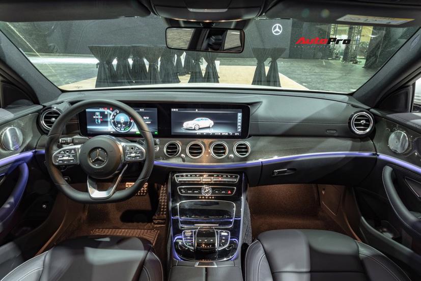 Đ&#225;nh gi&#225; nhanh Mercedes-Benz E-Class 2019: Đe doạ cả BMW 3-Series mới sắp về Việt Nam - Ảnh 13