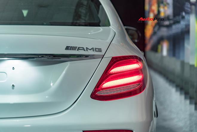 Cụm đèn chiếu sáng trước Multibeam LED thông minh. Đèn hậu LED kiểu 3D.