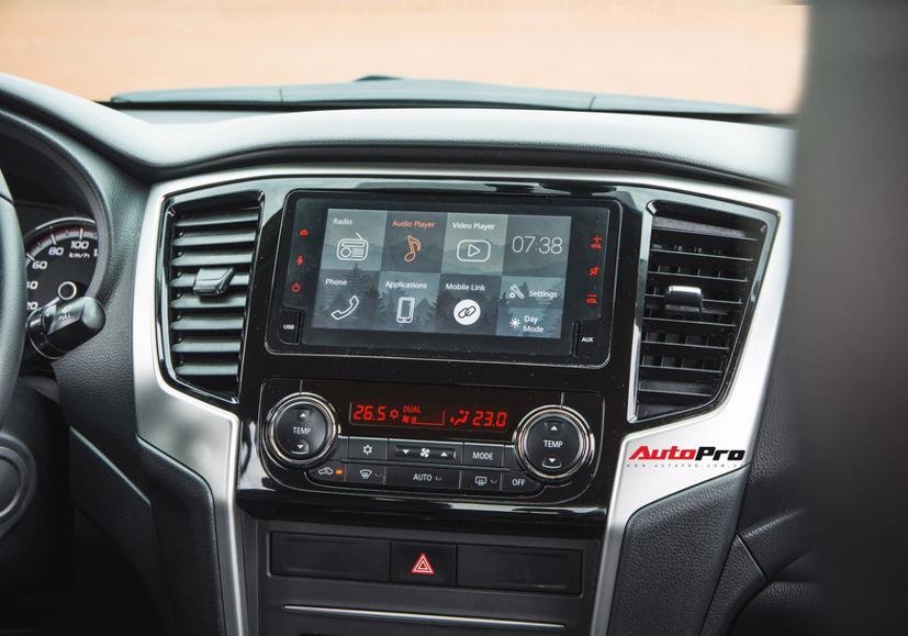 Đ&#226;y l&#224; c&#225;ch Mitsubishi Triton 2019 chi&#234;u dụ kh&#225;ch Việt kh&#244;ng mua Ford Ranger - Ảnh 6