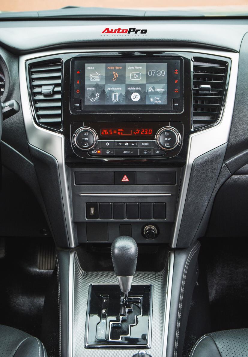 Đ&#226;y l&#224; c&#225;ch Mitsubishi Triton 2019 chi&#234;u dụ kh&#225;ch Việt kh&#244;ng mua Ford Ranger - Ảnh 7