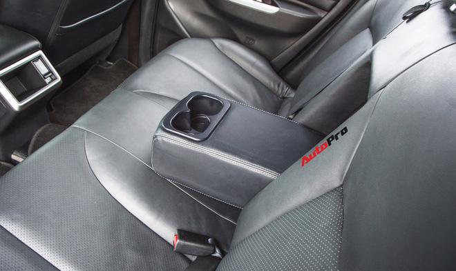 Xe không được trang bị cửa gió điều hoà phía sau nhưng được trang bị tới 2 cổng USB.