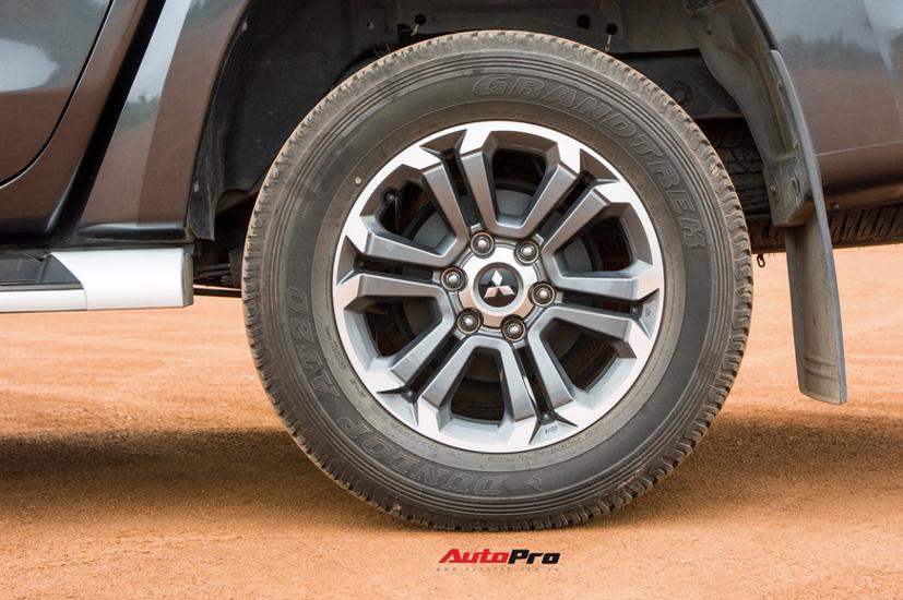 Đ&#226;y l&#224; c&#225;ch Mitsubishi Triton 2019 chi&#234;u dụ kh&#225;ch Việt kh&#244;ng mua Ford Ranger - Ảnh 3