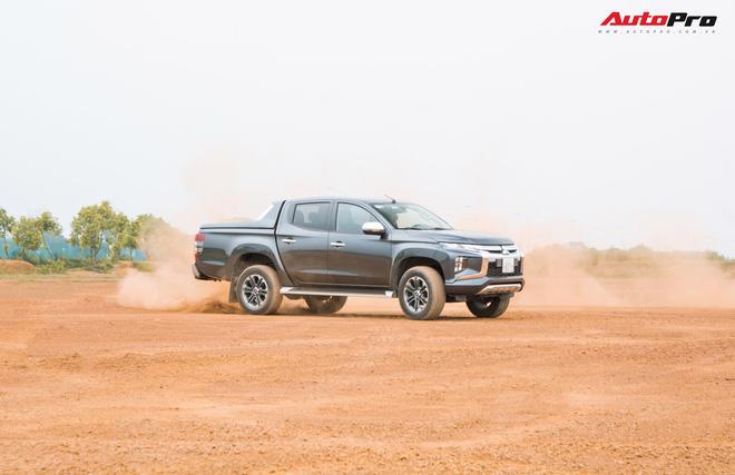 Đ&#226;y l&#224; c&#225;ch Mitsubishi Triton 2019 chi&#234;u dụ kh&#225;ch Việt kh&#244;ng mua Ford Ranger - Ảnh 12