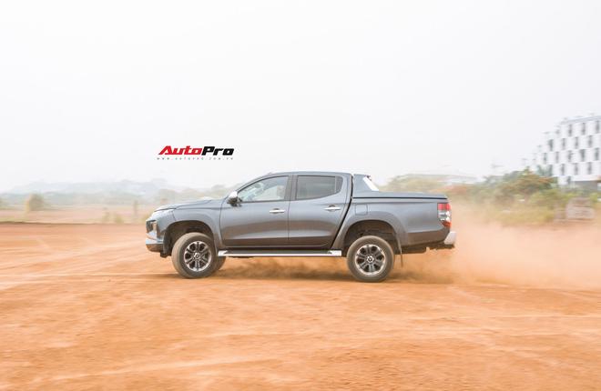 Đ&#226;y l&#224; c&#225;ch Mitsubishi Triton 2019 chi&#234;u dụ kh&#225;ch Việt kh&#244;ng mua Ford Ranger - Ảnh 11