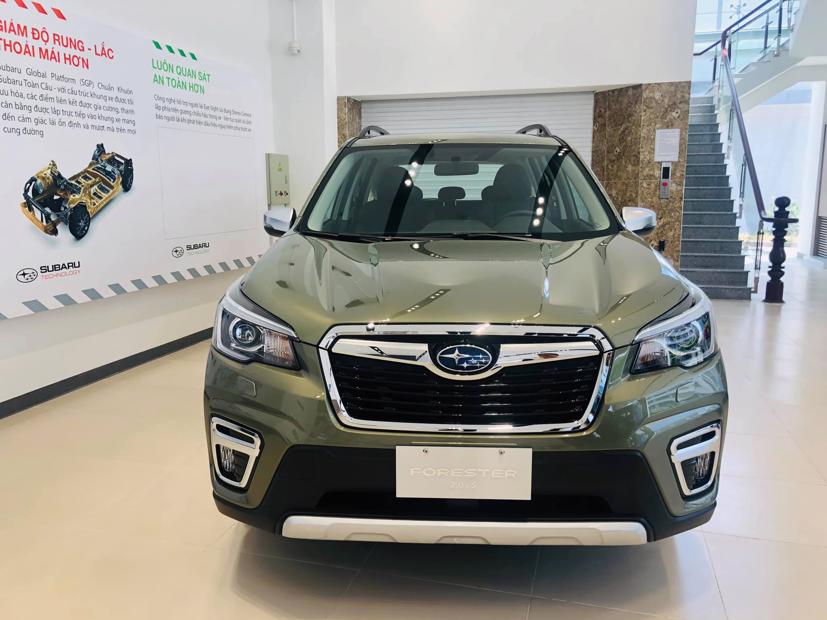 Subaru Forester 2019 có giá từ 990 triệu đồng.