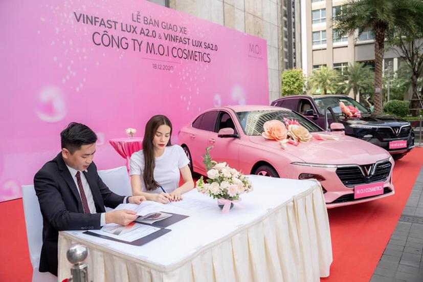 Hồ Ngọc H&#224; mua &quot;đủ bộ&quot; VinFast  Lux A2.0, VinFast Lux SA2.0 v&#224; VinFast Fadil - Ảnh 7