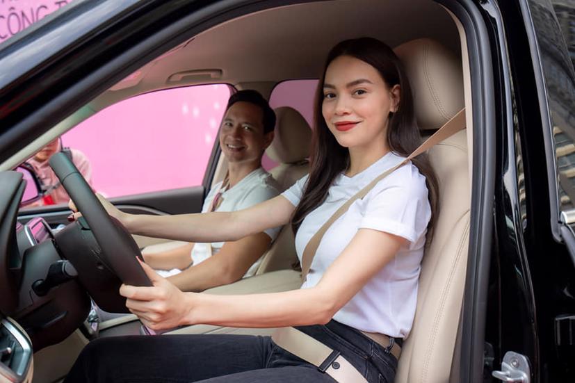 Hồ Ngọc H&#224; mua &quot;đủ bộ&quot; VinFast  Lux A2.0, VinFast Lux SA2.0 v&#224; VinFast Fadil - Ảnh 2