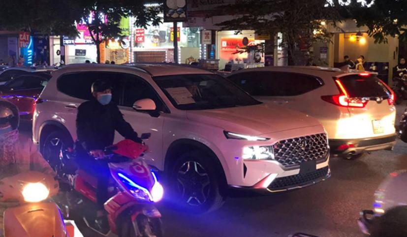 Hyundai Santa Fe 2021 li&#234;n tục xuất hiện tại H&#224; Nội - Ảnh 1