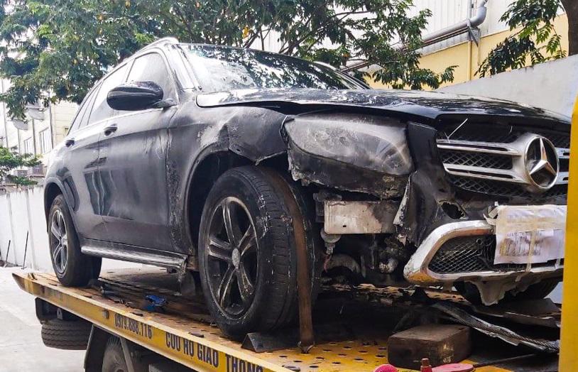 Xe Mercedes-Benz GLC 200 bốc cháy đã nửa năm nhưng chưa có ai nhận trách nhiệm