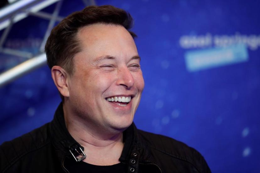CEO công ty xe điện Tesla Elon Musk vừa chính thức vượt qua Jeff Bezos, trở thành người giàu nhất thế giới, theo các số liệu tính toán của Chỉ số Tỷ phú Bloomberg (Bloomberg Billionaires Index).