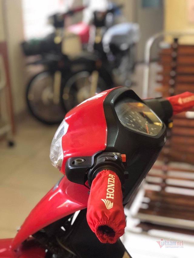 Ngắm xe số Wave Alpha 2005 giá 150 triệu đồng của dân chơi Hà Nội - Ảnh 3