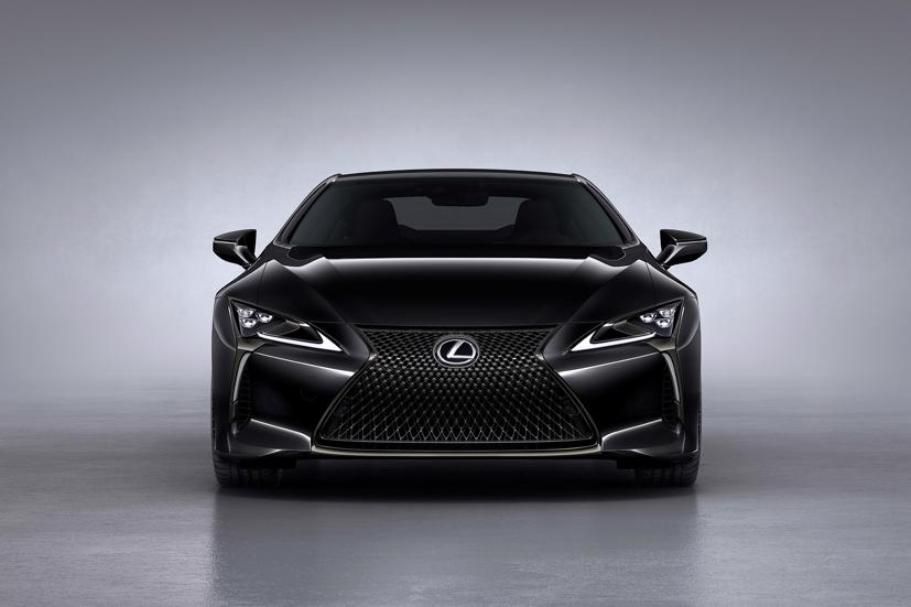 Về tổng thể thiết kế Lexus LC 500 Inspiration Series 2021 tương tự như các biến thể LC khác. Lexus LC 500. Xe sử dụng hộp số tự động 10 cấp và hệ dẫn động cầu sau có tích hợp vi sai chống trượt.