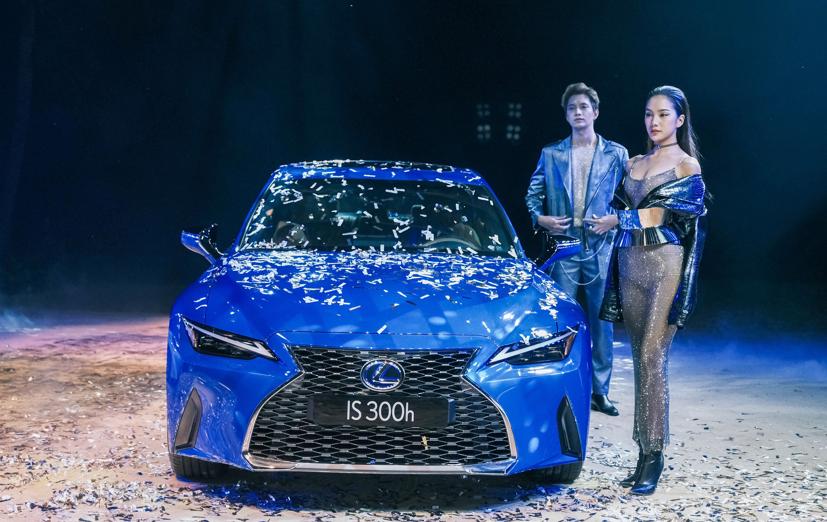 Ngắm Lexus IS 2021 vừa ra mắt tại Việt Nam, gi&#225; cao nhất 2,820 tỷ đồng - Ảnh 1