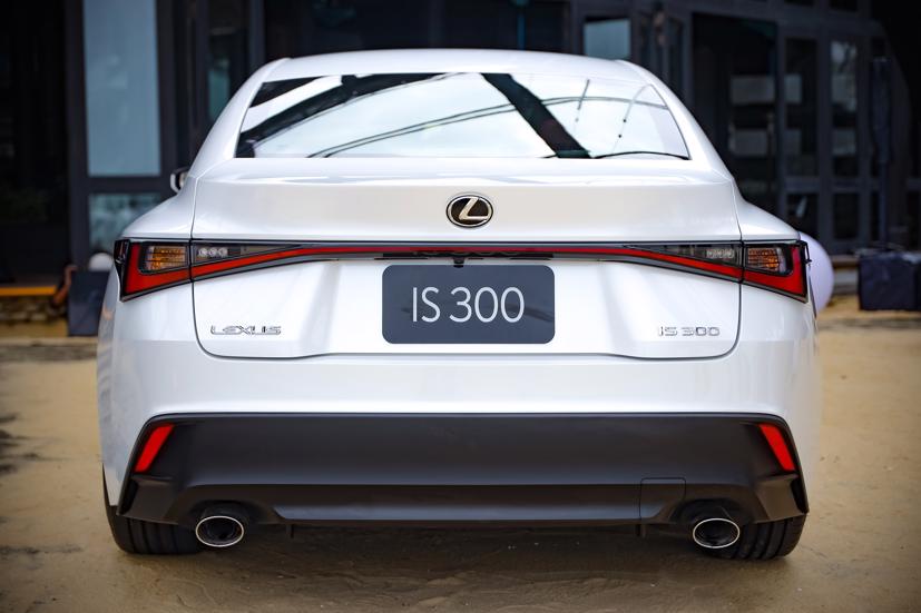 Ngắm Lexus IS 2021 vừa ra mắt tại Việt Nam, gi&#225; cao nhất 2,820 tỷ đồng - Ảnh 4