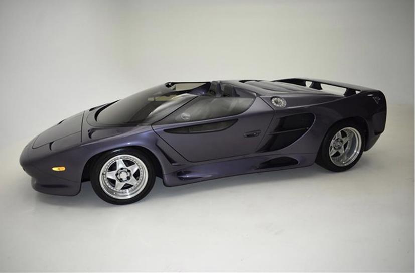 Nguyên mẫu Vector WX3 được giới thiệu từ 1993 nhưng không đưa vào sản xuất sau khi Wiegert mất quyền điều hành Vector.