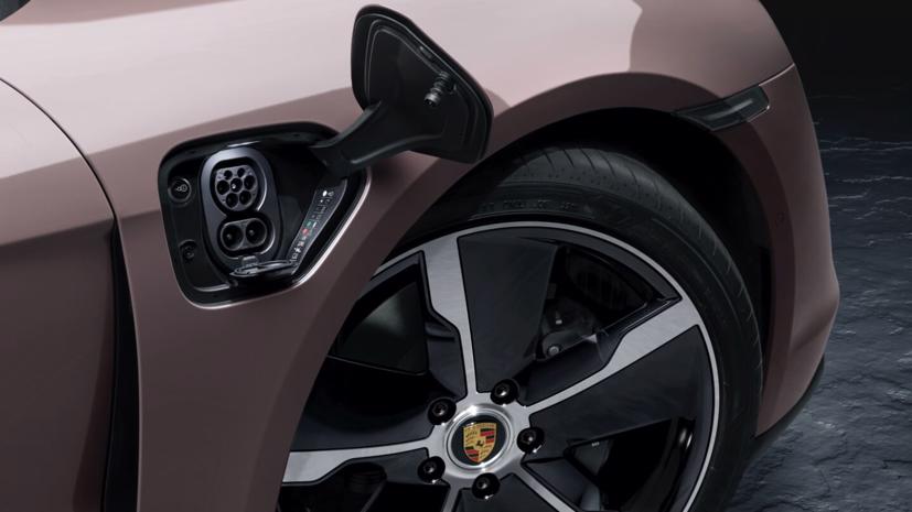 Porsche Taycan ra mắt xe điện gi&#225; rẻ - Ảnh 6
