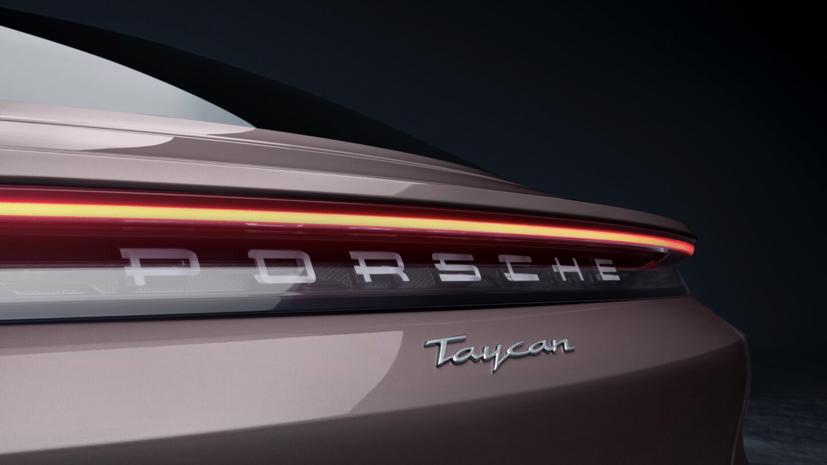 Porsche Taycan ra mắt xe điện gi&#225; rẻ - Ảnh 7