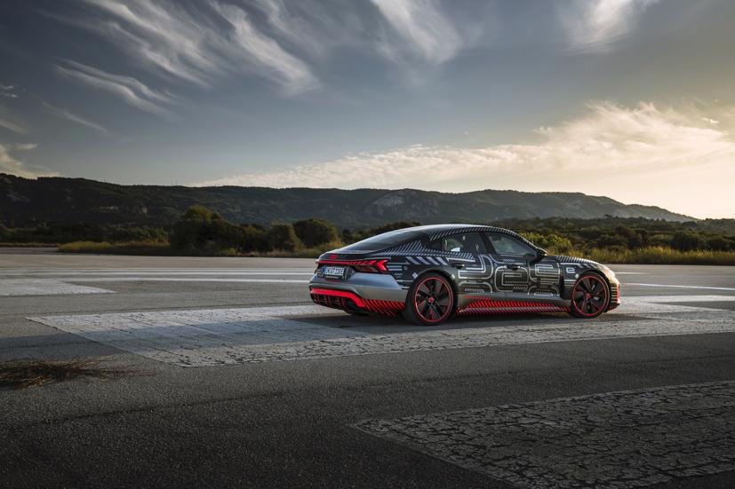 Si&#234;u sedan Audi E-Tron GT sẽ ra mắt v&#224;o ng&#224;y 9/2 sắp tới? - Ảnh 3