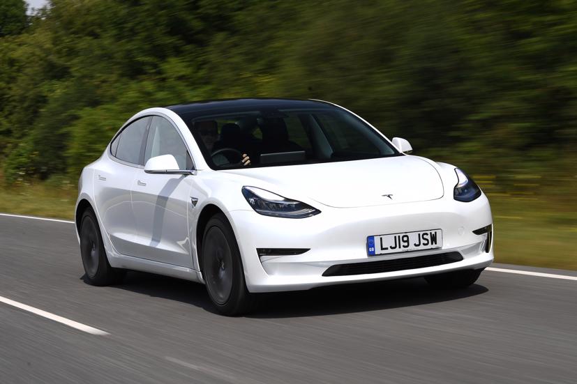 Model 3 góp phần mang đến thành công cho Tesla trong năm 2020. Ảnh: AutoExpress.
