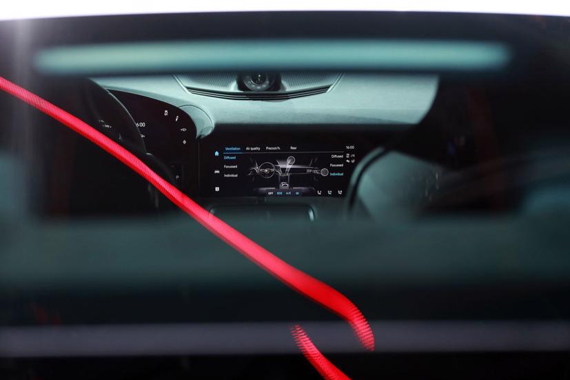 Porsche AG có kế hoạch tăng ngân sách đầu tư cho các sản phẩm và dịch vụ kỹ thuật số trên xe ô tô, gia tăng sức mạnh và “sự quyến rũ” cho các dòng xe thể thao sang trọng của mình nhằm thu hút nhiều khách hàng am hiểu công nghệ hơn, đặc biệt là ở Trung Quốc.