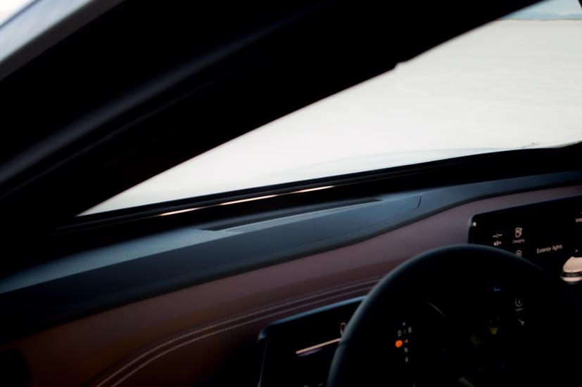 Volkswagen thử nghiệm trợ l&#253; &#225;nh s&#225;ng tr&#234;n xe hơi - Ảnh 2