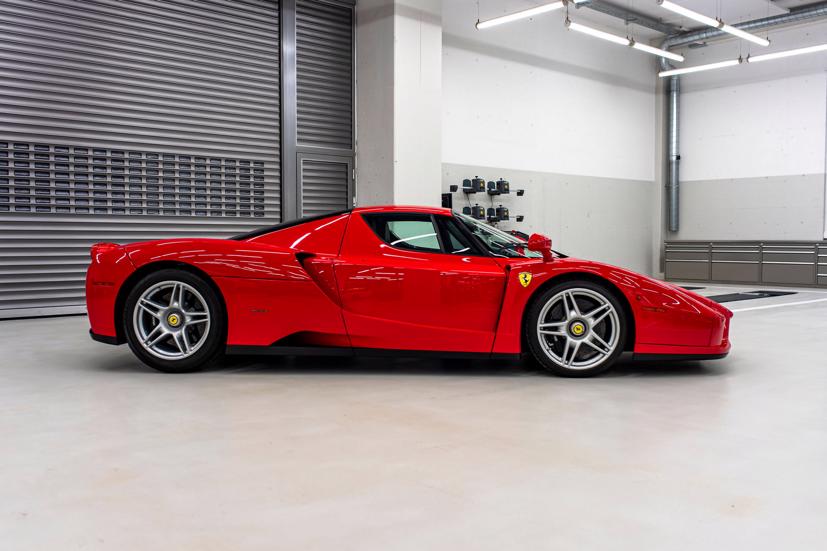 Nh&#224; v&#244; địch F1 Sebastian Vettel “thanh l&#253;” nhiều xe độc - Ảnh 2