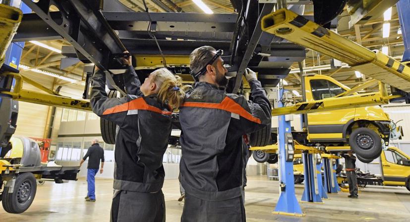 Th&#234;m một &#244;ng lớn &#244; t&#244; tuy&#234;n bố chỉ b&#225;n xe điện - Ảnh 1