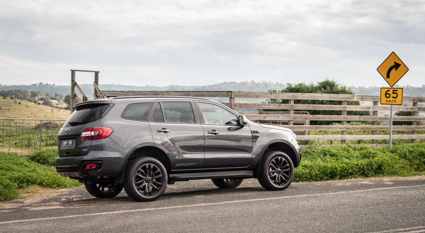 Ford Everest Sport chốt giá 1,112 tỷ đồng tại Việt Nam: Phiên bản thể thao đối đầu Fortuner và Santa Fe - Ảnh 3