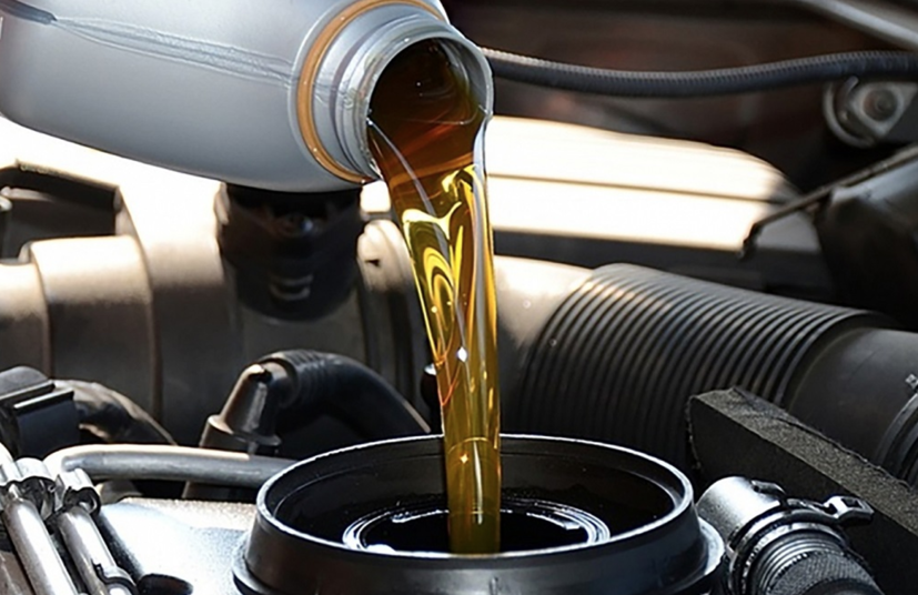 Trong quá trình vận hành của xe ô tô thì nó sẽ đốt cháy nhiên liệu sinh ra muội than cùng cặn bẩn.