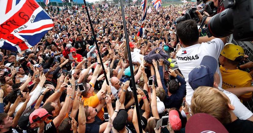 Trước bối cảnh đại dịch Covid-19, người hâm mộ F1 không thể tham dự trực tiếp.