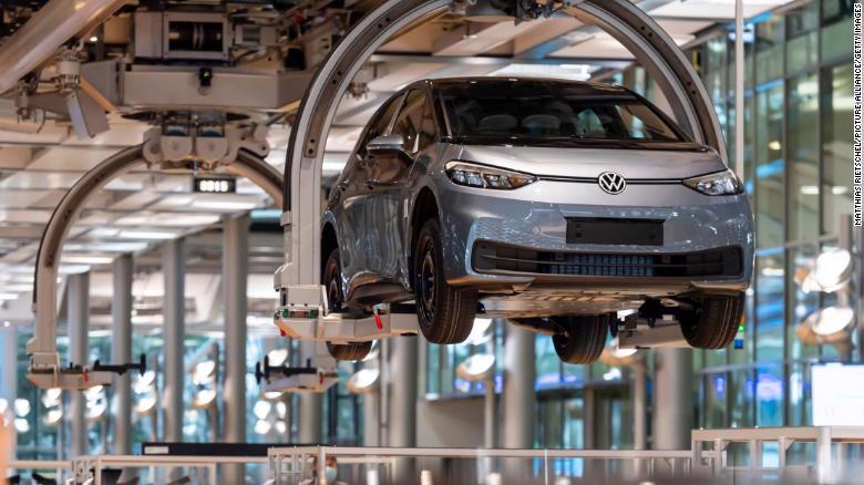 Volkswagen sẽ vận hành tám nhà máy xe điện vào năm 2022, sản xuất các mẫu xe ở hầu hết các phân khúc - từ ô tô nhỏ đến SUV và sedan hạng sang.