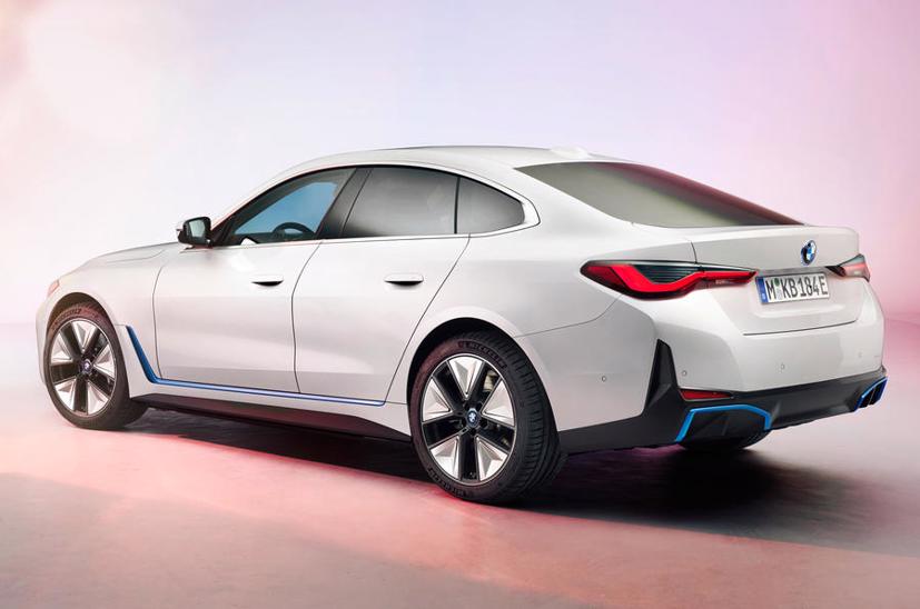 H&#233; lộ những h&#236;nh ảnh đầu ti&#234;n của BMW i4 2021 mới chuẩn bị ch&#237;nh thức b&#225;n ra thị trường - Ảnh 3
