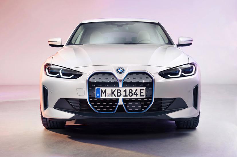H&#233; lộ những h&#236;nh ảnh đầu ti&#234;n của BMW i4 2021 mới chuẩn bị ch&#237;nh thức b&#225;n ra thị trường - Ảnh 4