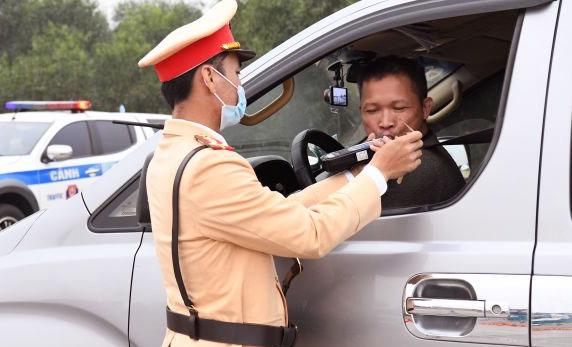 2 tuần cao điểm, xử lý gần 10.000 lái xe bị phát hiện vi phạm nồng độ cồn, ma túy - Ảnh 1