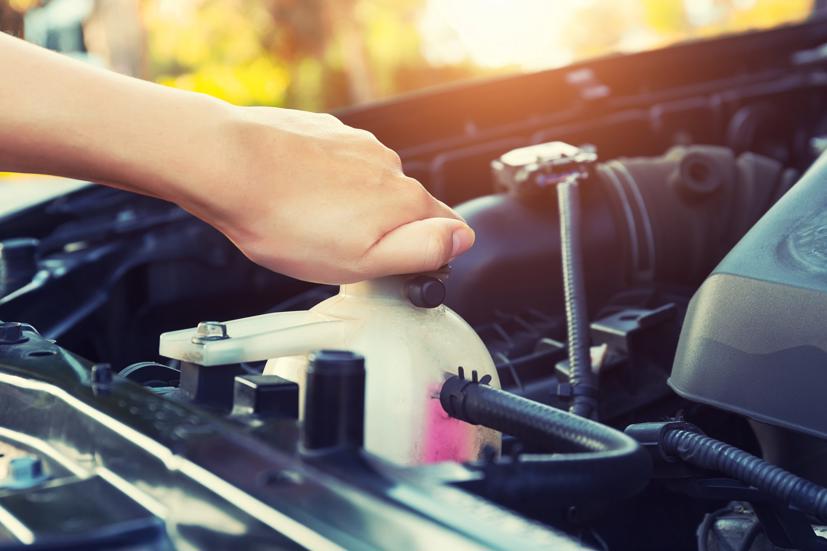 Kiểm tra nước làm mát cho động cơ là việc làm rất cần thiết với bất kì chủ ô tô nào.