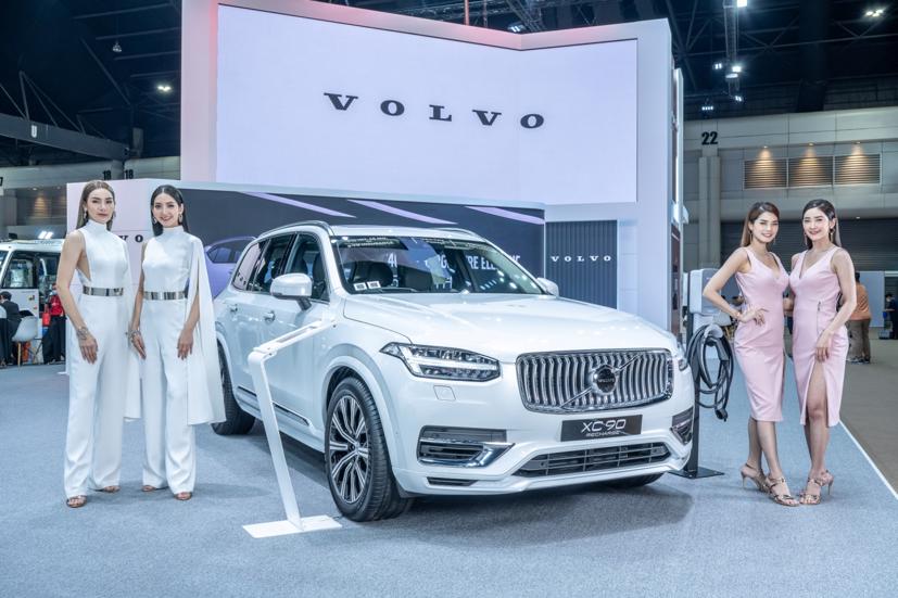 Ngắm dàn siêu mẫu cực nóng bỏng tại triển lãm Bangkok International Motor Show 2021 - Ảnh 16