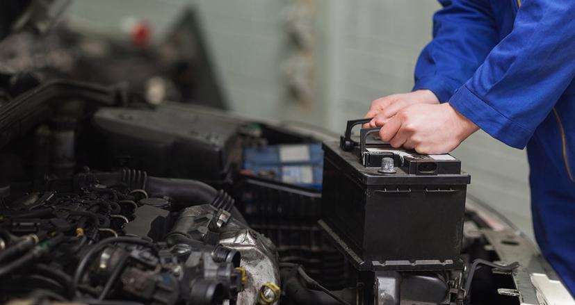 Bất kì xe ô tô nào hiện nay cũng được trang bị bình ắc quy giúp khởi động xe và cung cấp nguồn điện cho các thiết bị điện trên xe.