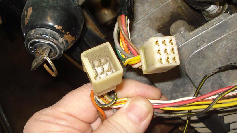 Khi đã xác định được hệ thống bị lỗi rò điện, bạn cần kiểm tra hệ thống và xác định vị trí gây rò điện.