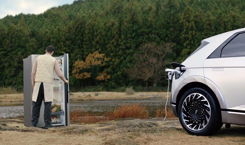 Ioniq 5, mẫu xe điện mới của Hyundai, có thể làm nhiều thứ hơn là một chiếc xe ô tô điện thông thường. Đó là những gì hãng xe Hàn Quốc Hyundai đang cố quảng bá.