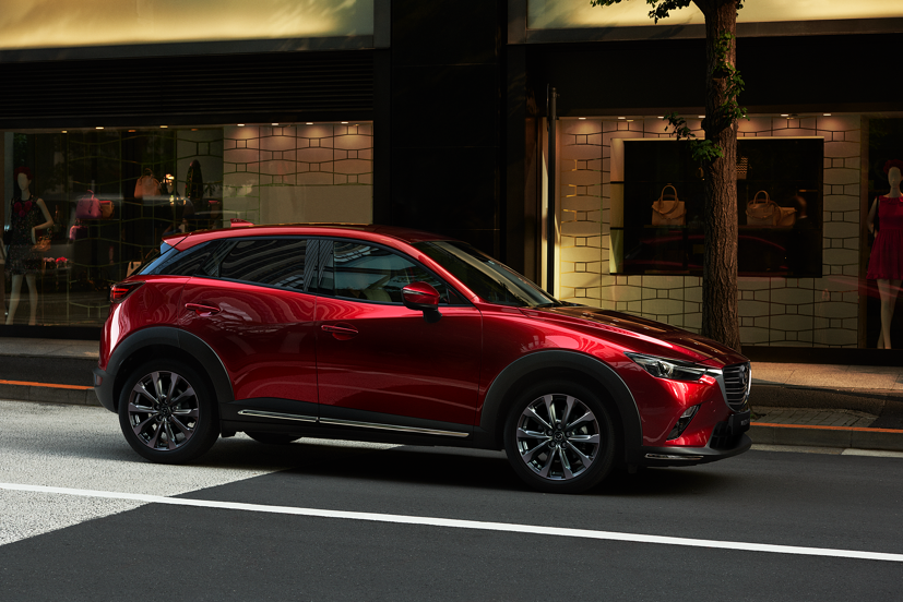 Mazda CX-3 được trang bị tính năng hỗ phanh thông minh trước sau, hữu ích đối với các mẫu SUV đô thị.