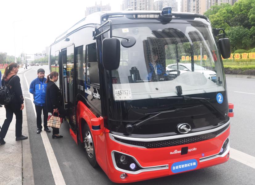 Robobus, được tập đoàn công nghệ khổng lồ Baidu của Trung Quốc phát triển, là xe buýt tự lái Cấp độ 4.