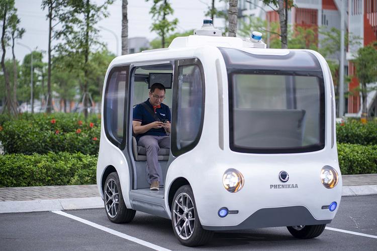 Xe có thể chở tối đa 6 người, tự động xác định điểm xuất phát và đường đi. Ảnh: Nhóm nghiên cứu.
