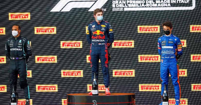 Bị Max Verstappen đ&#225;nh bại tại chặng 2 F1 2021, Hamilton tạm giữ vững ng&#244;i đầu - Ảnh 1