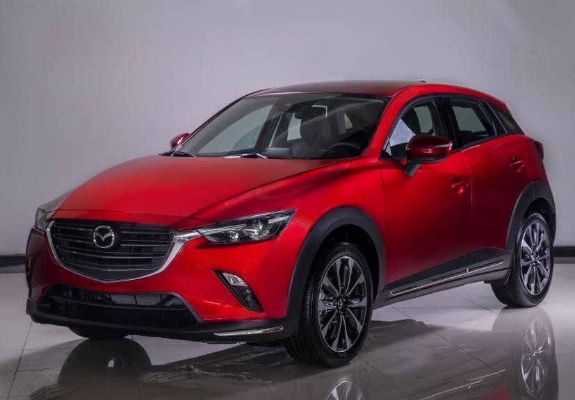 Mazda CX-3 phiên bản 1.5L Premium có giá niêm yết 629 triệu đồng, phiên bản 1.5L Luxury có giá 669 triệu đồng và bản 1.5L Deluxe có giá 709 triệu đồng.
