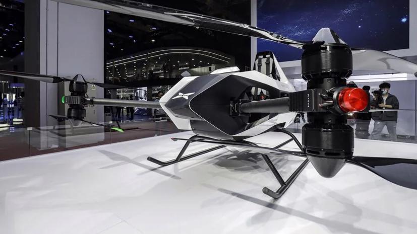 Tại Triển lãm ô tô Thượng Hải, Xpeng đã trình diễn chiếc xe bay Heitech chạy điện. Mẫu xe trông vừa giống một chiếc xe trượt tuyết, vừa giống chiếc máy bay trực thăng tương lai. Xe có chỗ dành cho một người.