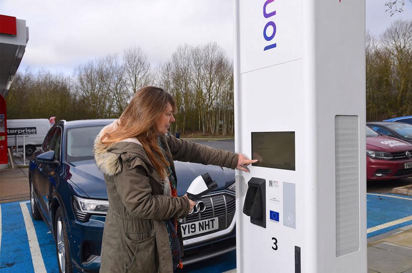 Xe điện có an toàn khi gặp sự cố? - Ảnh 1